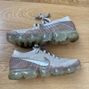 Women Nike Air Vapormax Flyknit Size 8 - Barely Worn!